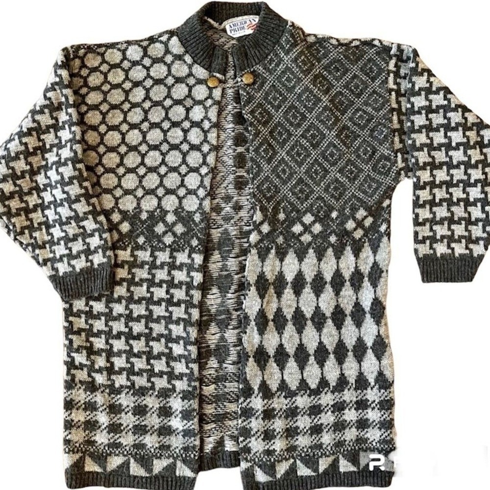 American Pride Vintage Geometric Patchwork Knit Cardigan Grey White Chain Clasp